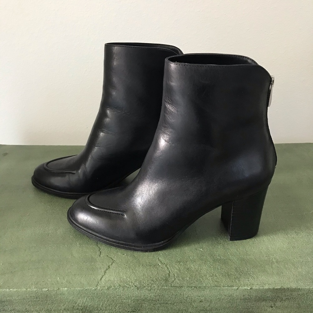 Aerosoles City Council black leather ankle boots